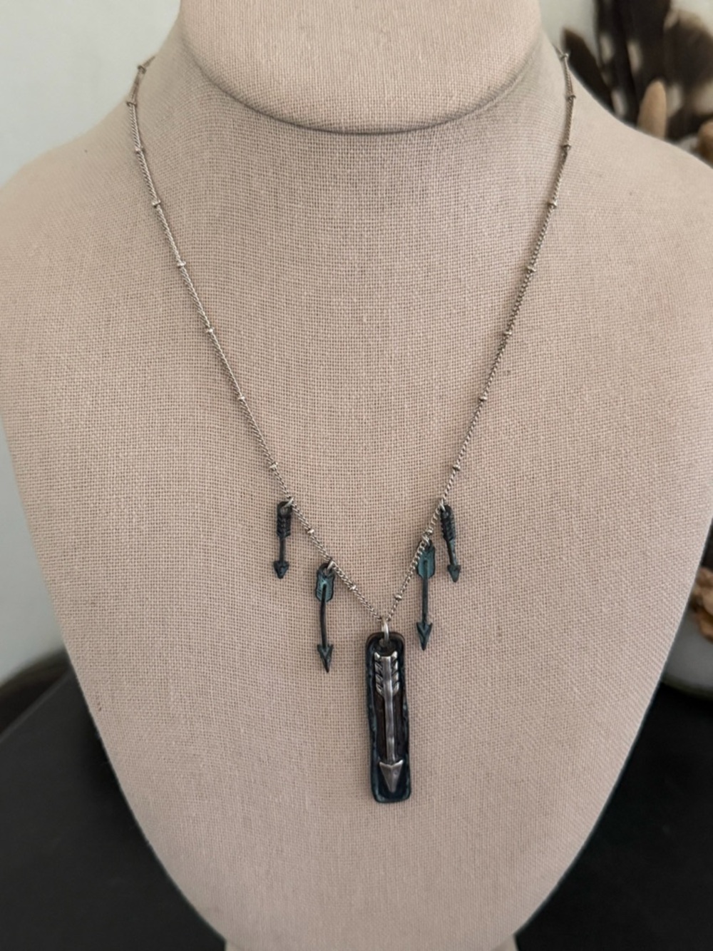 Vintage Silver-Tone Arrow Pendant Dangle Teal Arrows Southwest Charms Necklace